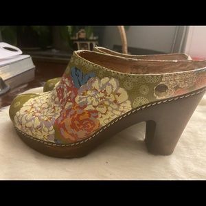 Floral Hydrangea Clogs, 3.5” wooden heel